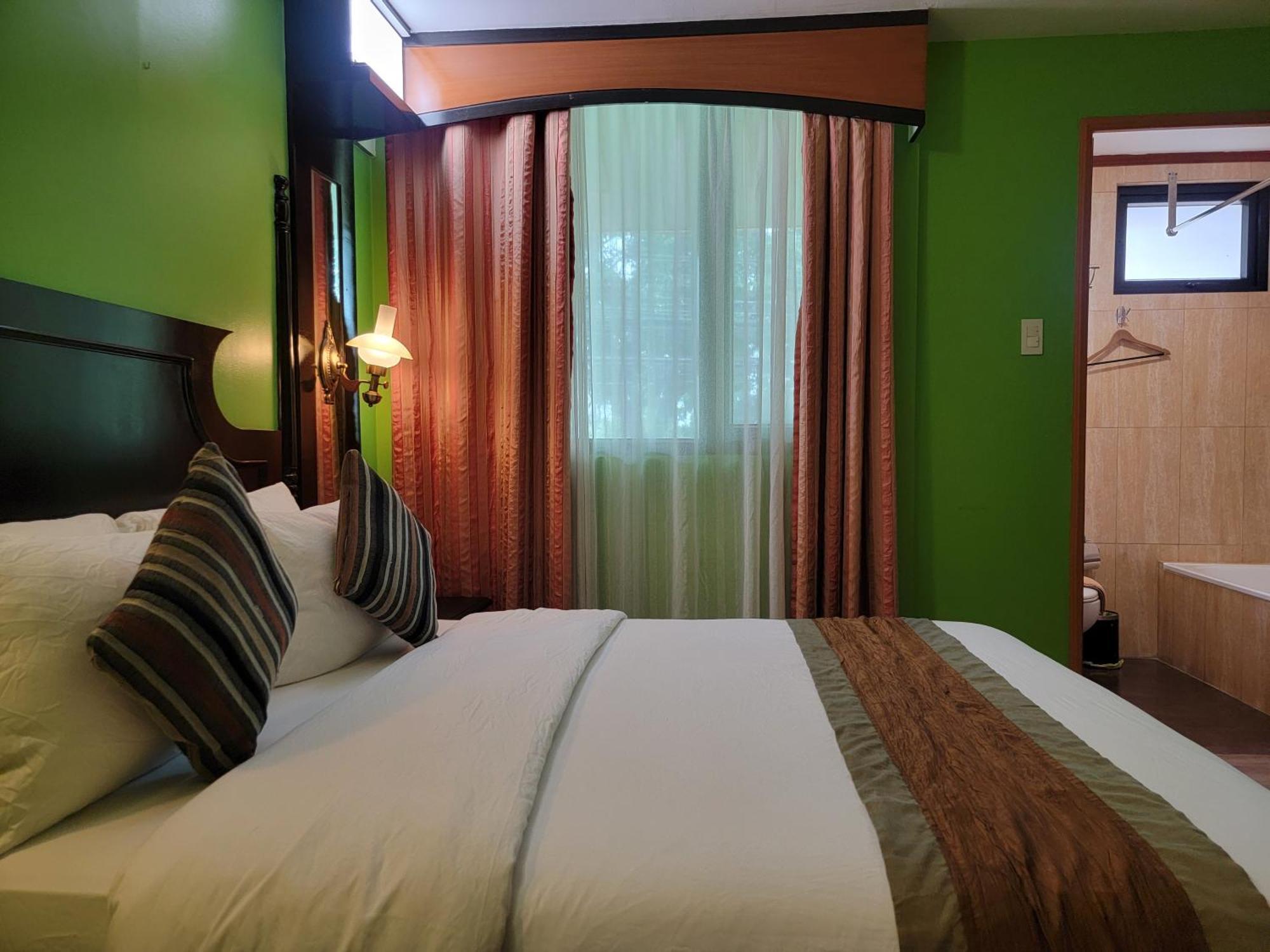 Lee Boutique Hotel Tagaytay Тагайтай Экстерьер фото