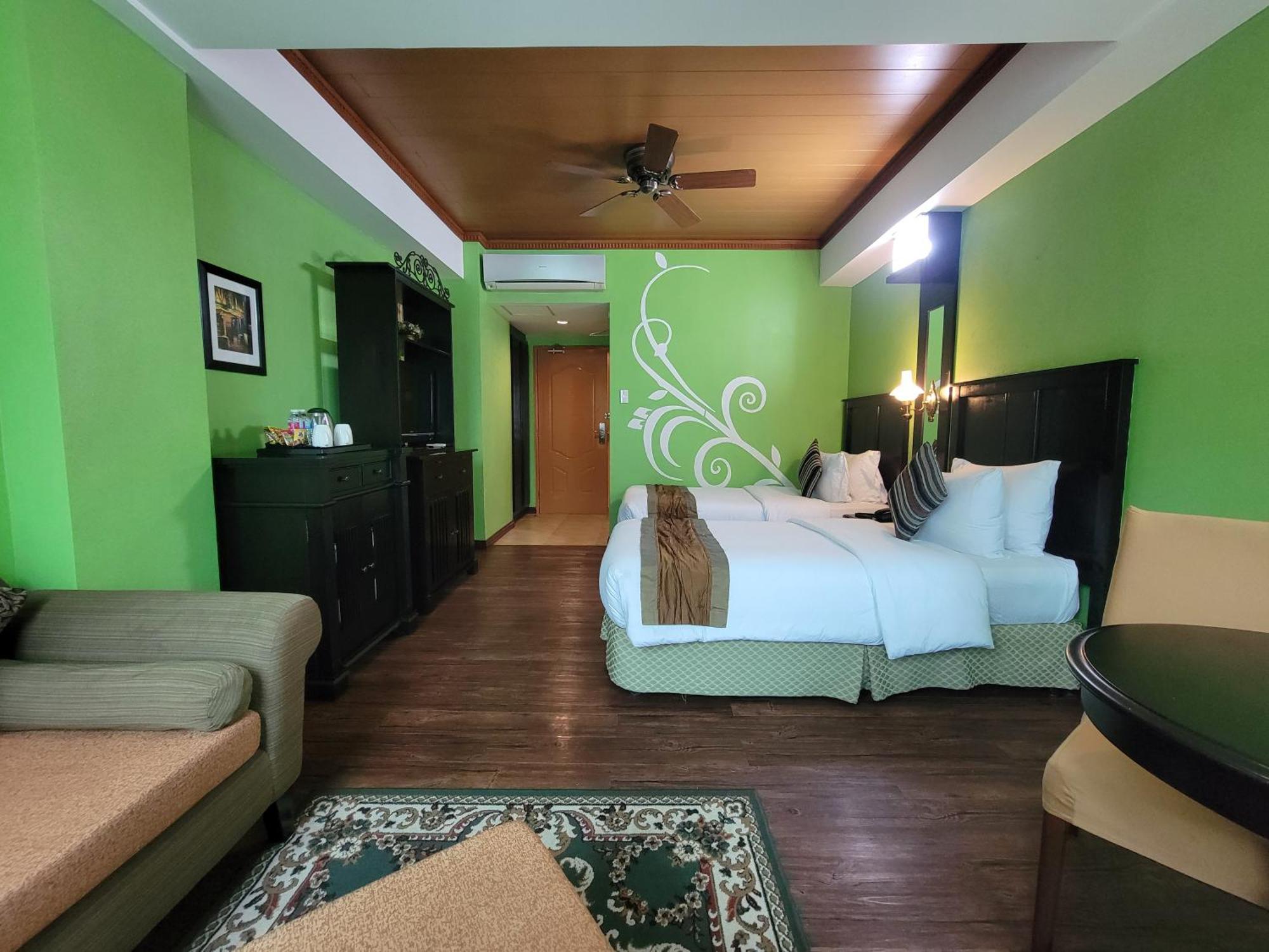 Lee Boutique Hotel Tagaytay Тагайтай Экстерьер фото