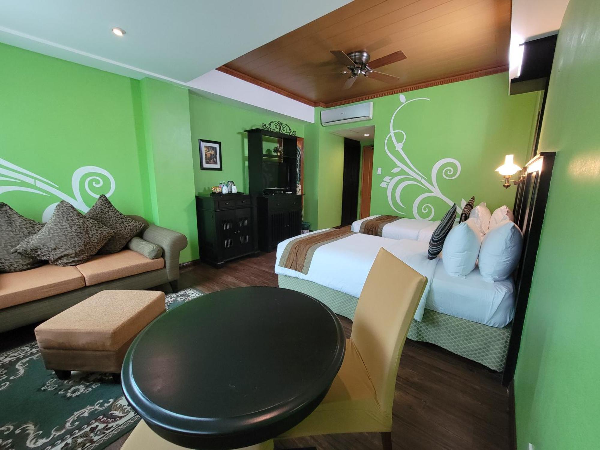 Lee Boutique Hotel Tagaytay Тагайтай Экстерьер фото